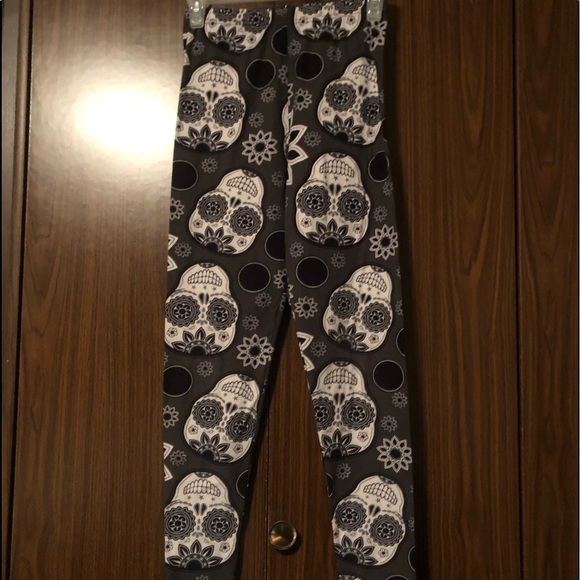 BLACK AND WHITE SKULL CANDY LEGGINGS - Picture 1 of 5